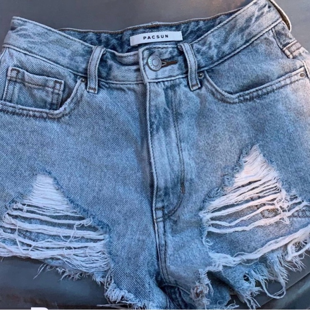 These are perfectly fine no stains. Just really short